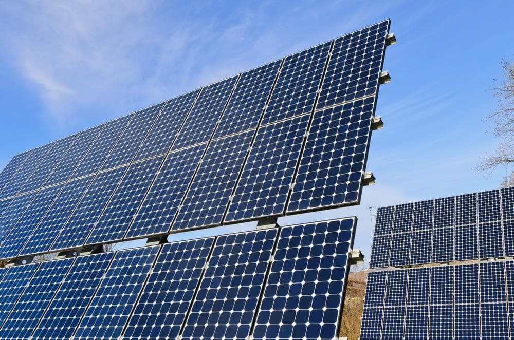 ¿Quiere instalar placas solares? ¡Llámenos!